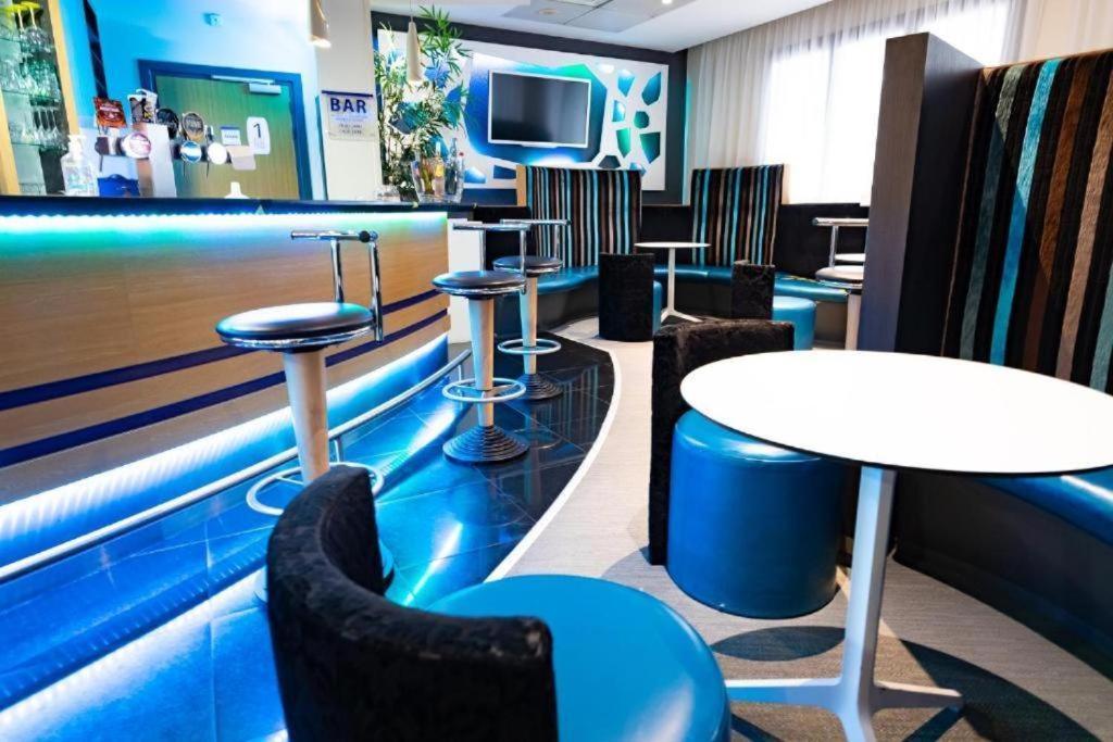 Saint Cloud Citea Access Dayuse Room -- 10 Minutes La Defense 20 Minutes Paris Parc Expo Екстериор снимка